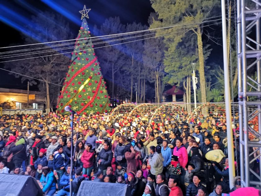 Lleg La Navidad A Tetla Con El Encendido Del Rbol Y Desfile Navide O