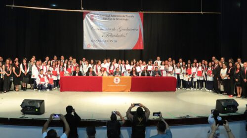 Preside Rector graduación de nuevos cirujanos dentistas comprometidos con el bienestar y la salud bucal