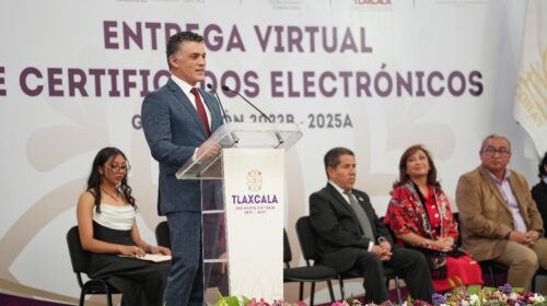 Apadrina Alfonso Sánchez García a egresados del Cobat 01 en ceremonia histórica encabezada por la gobernadora Lorena Cuéllar Cisneros