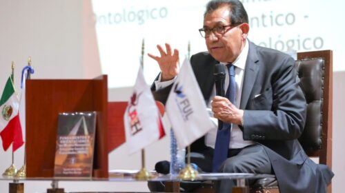 Rector de la UATx participó en Feria Universitaria del Libro en la UAEH