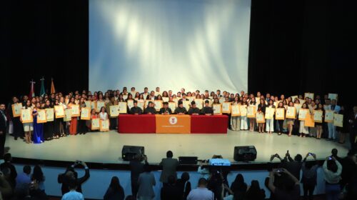 Preside Rector de la UATx entrega de 957 títulos de licenciatura y posgrado