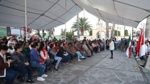 Recorre Ana Lilia Rivera municipios de Tlaxcala; informa casa por casa sus actividades legislativas