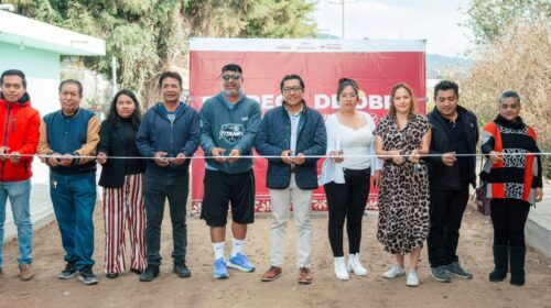 Benjamín Atonal entrega nuevas banquetas y guarniciones en la Calle Ramón Cano