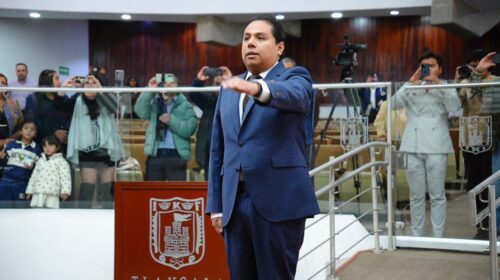 Silvano Garay Loredo toma protesta ante el Pleno del Congreso local como diputado integrante de la LXV Legislatura