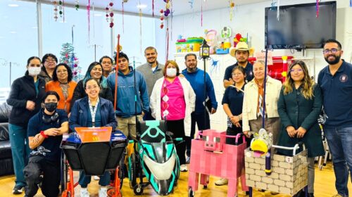 Estudiantes de Diseño Automotriz UATx apoyan al Hospital Infantil de Tlaxcala con la entrega de equipos tematizados