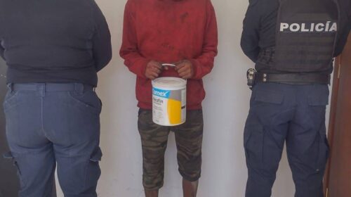 Tras reporte al 911, cae sujeto por robar una cubeta de pintura en Totolac