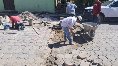 Tetlanohcan realiza trabajos de rehabilitación vial en la calle 20 de Noviembre