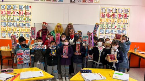 Kritsbey Pérez Flores encabeza entrega de juguetes en la Primaria Xicohténcatl