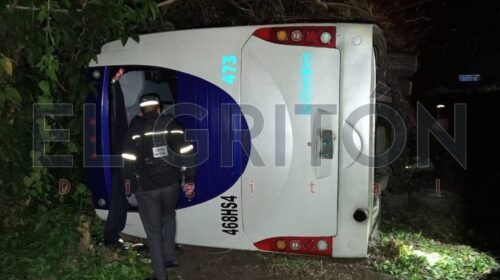 Volcadura de autobús ATAH dejó siete personas lesionadas en la carretera México–Tuxpan