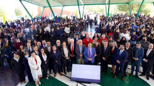 Salvador Santos Cedillo llama a los jóvenes a creer en ellos mismos durante el 30 aniversario de la UTT