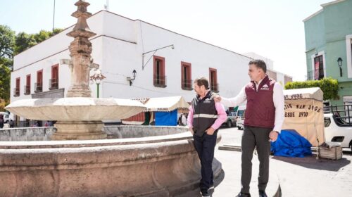 Alcalde Alfonso Sánchez García verifica que las fuentes del centro histórico funcionen correctamente tras mantenimiento