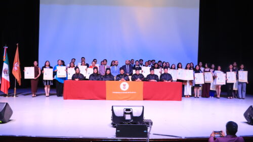 Entrega la UATx 319 títulos de licenciatura, especialidad, maestría y doctorado