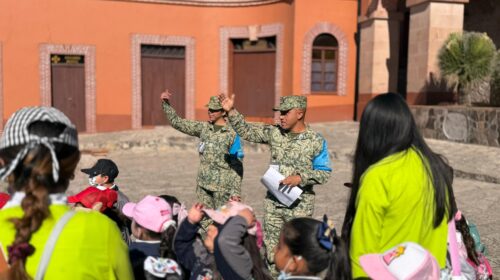 La formación ciudadana y el vínculo entre la niñez y las instituciones que protegen a México se fortalecen en alumnos de Tlaxco