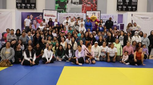 Más de 400 tlaxcaltecas participan en clase masiva de defensa personal “Mujeres Imparables”