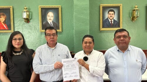 Comisión Electoral del ayuntamiento de Tlaxcala entrega constancias de registro a planillas que competirán por la Capao