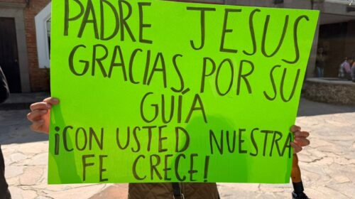 “No sea autoritario, señor obispo”: más de 500 feligreses exigen que el padre Jesús se quede en Santa Úrsula