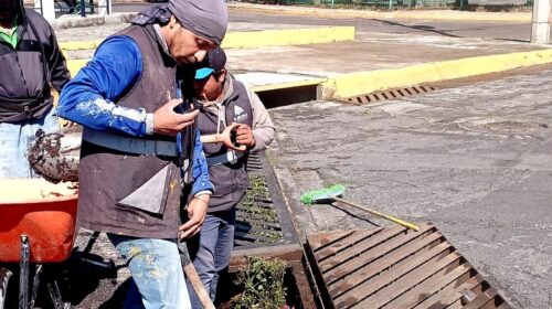 Refuerza ayuntamiento de Tlaxcala prevención ante lluvias con limpieza de rejillas pluviales