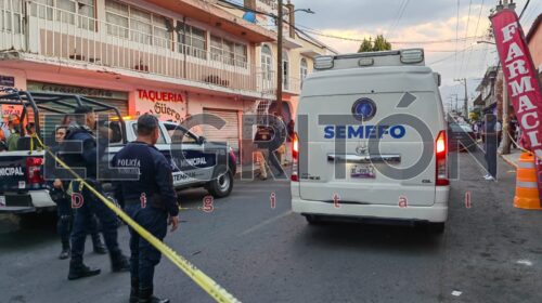 Motociclista muere tras impactarse contra una pared mientras viajaba con su hija en Santa Cruz Guadalupe, Chiautempan