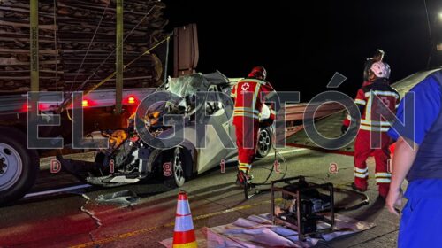 Muere Ángel N., del #Edomex tras impactar su auto BYD contra un tráiler en Tlaxcala