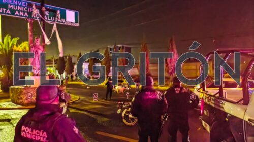 Muere pareja tras ser embestida por vehículo desconocido en Nopalucan; su motocicleta quedó destrozada