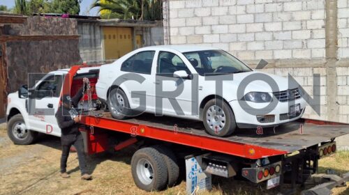 Abandonan auto robado con botín tras atraco a vivienda en Huactzinco