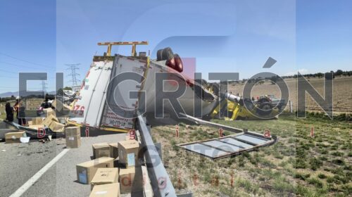 Repartidor de pinturas muere aplastado por su propia unidad tras aparatoso accidente en Tlaxcala sobre la Amozoc Perote