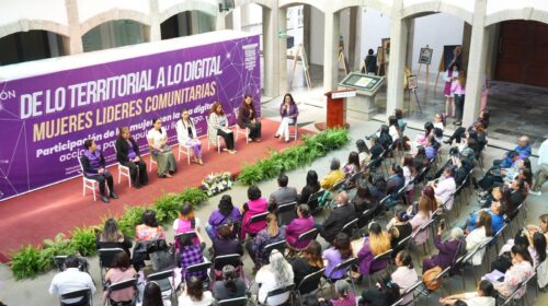 Participa Reyna Flor Báez en conversatorio sobre liderazgo digital de mujeres comunitarias