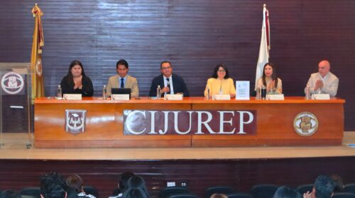 Presentan en el CIJUREP-UATx el libro Las primeras constituciones estatales de México 1824-1827