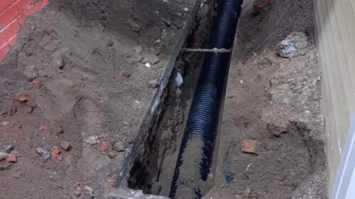 ¡Después de 50 años, por fin! Blanca Angulo mete mano y renueva drenaje del Mercado Hidalgo en Chiautempan