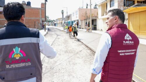 Alcalde Alfonso Sánchez supervisa avances de obra en calle Francisco I. Madero de Acuitlapilco qué fortalece la movilidad y conectividad de la zona