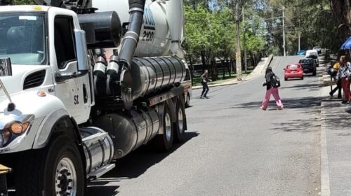 Continúa ayuntamiento de Tlaxcala con medidas preventivas ante lluvias con desazolve de drenaje sanitario en la Ribereña