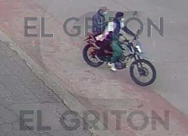 Delincuentes armados asaltan casa de empeño en pleno centro de Tlaxcala; roban joyas y dinero, uno iba vestido de doctor