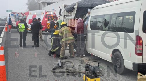Se queda dormido al volante y provoca fuerte choque en Huamantla; tres trabajadores graves iban a labores agrícolas en Cuapiaxtla