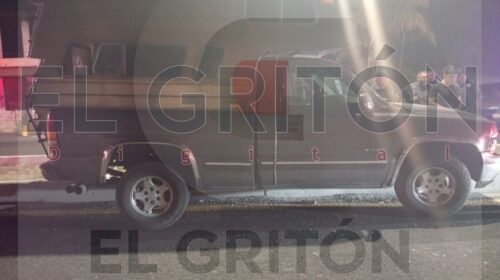 Poblano roba camioneta, intenta huir y termina detenido y golpeado por pobladores en San Pablo del Monte