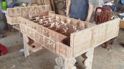 Artesano tlaxcalteca gana premio nacional con obra “Legado de Dioses” en madera tallada
