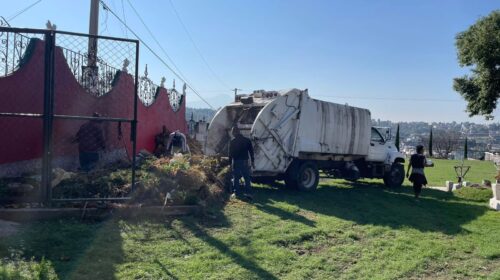 ¡Se arma la faena en Totolac! Destaca Benjamín Atonal trabajo en equipo en el panteón de Tlamahuco