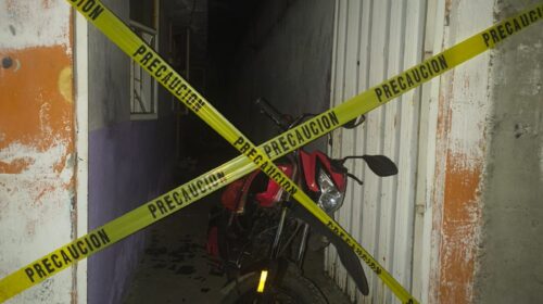 Localizan motocicleta con predenuncia de robo en SPM; policías custodian inmueble en San Sebastián Xolalpan