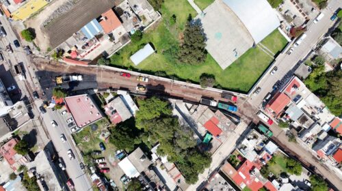 Benjamín Atonal Conde impulsa reencarpetamiento de un kilómetro en los Reyes Quiahuixtlán