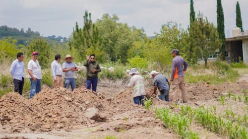 Alcalde Benjamín Atonal arranca ampliación de red de agua potable en Loma de las Nieves, Totolac