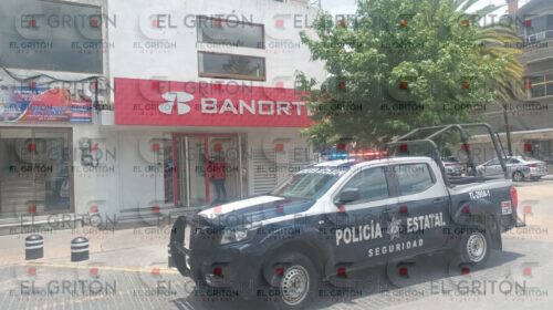 ¿Quién dio el pitazo? Roban 65 mil pesos a mujer poblana dentro de Banorte en Apizaco; guardia de seguridad no estaba al momento del asalto