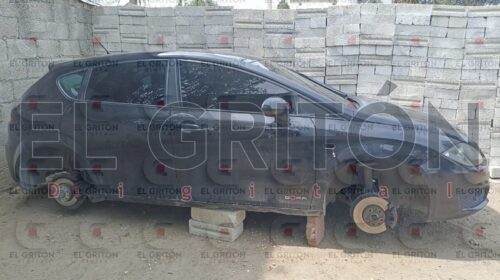 Desvalijan Seat León dentro de domicilio en Acuamanala; ladrones se llevan los 4 neumáticos