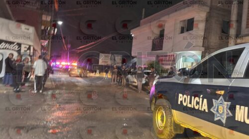 Tunden a presuntos robacamionetas y los entregan a policías en San Pablo del Monte