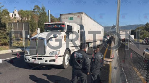 Policía estatal Tlaxcala recupera tráiler con millonaria mercancía robada; un oficial herido y despliegan helicóptero “Malinche”