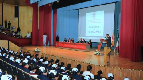 Con paso de la luz y juramento, egresan 83 estudiantes de Enfermería y Obstetricia UATx