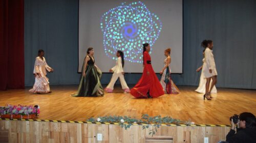 Estudiantes de la FDAyA-UATx proyectan su talento en las pasarelas “Identidad en movimiento” y “Sixteen layers”