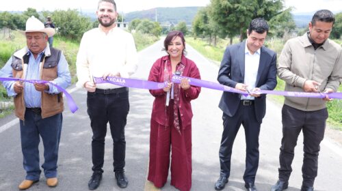 Inauguró gobernadora Lorena Cuéllar reconstrucción de carretera en Santiago Cuaula en Calpulalpan
