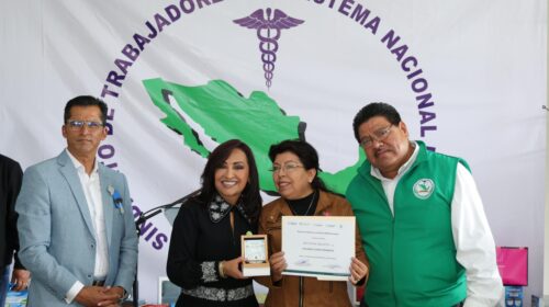 Reconoce gobernadora a madres y padres de la Sección 31 del STSNS