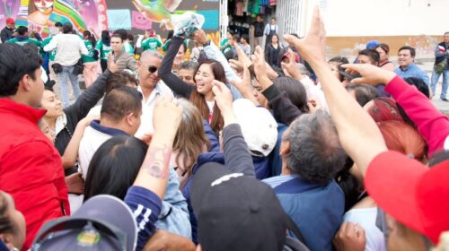Mundial en el Mercado de Tlaxcala: Miriam Martínez convive con comerciantes y pide unión y apoyo a la economía local