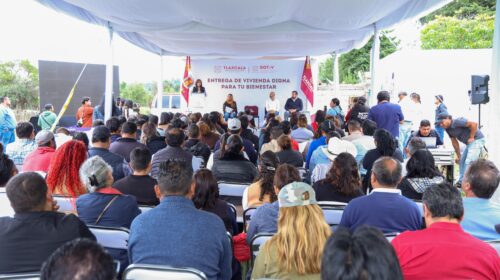 Entrega gobierno estatal acciones de vivienda digna en Tzompantepec 