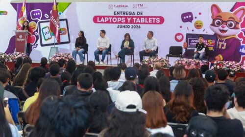 Apoya Gobierno del Estado a las juventudes con laptops y tablets